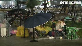 OUTLET還沒開幕！一堆銀髮族為「1大夯品」擠門外　排隊畫面曝光