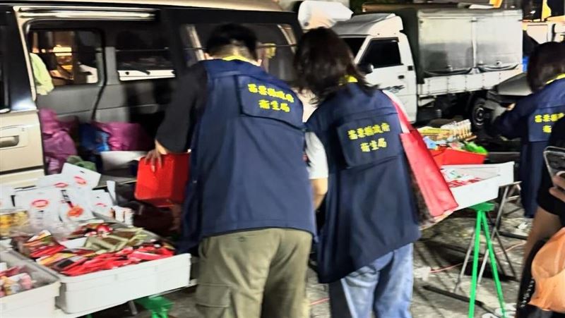 苗栗夜市囂張賣陸零食!攤商恐遭罰300萬