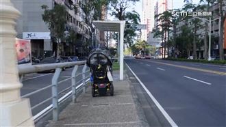 公車亭設計不良、障礙多　輪椅族「卡卡」