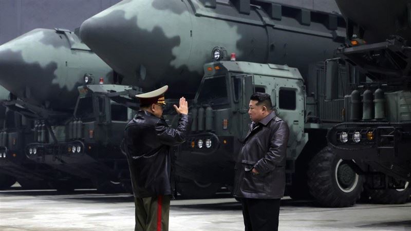 強化嚇阻力　金正恩視察飛彈基地與飛彈