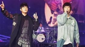 五月天與周杰倫笑稱是「周五」組合。（圖／翻攝自五月天阿信IG）