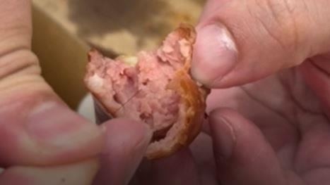 獨／五歲兒吃香腸驚見毛髮　必勝客竟甩鍋