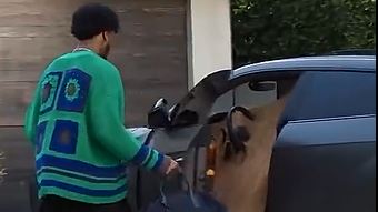 詹皇愛子遭惡整　愛車竟被塞滿早餐穀物片