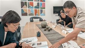 前總統蔡英文近來邀請justfont共同創辦人蘇煒翔、致遠體驗設計的卓致遠、美感細胞教科書再造計畫的陳慕天與兩位同學對談。(圖/翻攝蔡英文臉書)