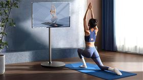 OVO推推AI閨蜜機是行走的大螢幕，可追劇、看電視、看電影、聽音樂、玩遊戲、健身、上課。（圖／品牌業者提供）