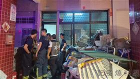 高雄鳳山南榮路一處4樓透天厝今凌晨發生火警。（圖／翻攝自記者爆料網）