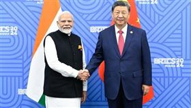 中國國家主席習近平當地時間23日下午在俄羅斯喀山與印度總理莫迪會面。（圖／翻攝自中國外交部）