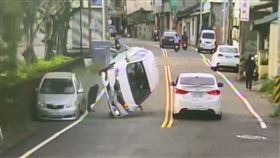 苗栗,酒駕,失戀,警車,心虛,自撞,車禍,翻車（圖／翻攝畫面）