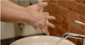 ▲有網友質疑，國人在新冠疫情後似乎又不太在意手部清潔了。（示意圖／翻攝自pexels）

