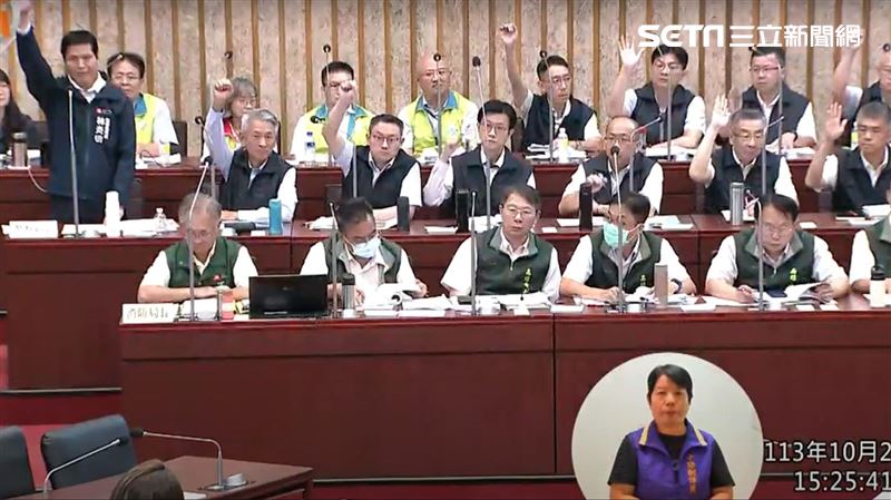 死刑？高雄警局長、分局長全舉「現手海」