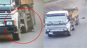 砂石車輾死黑狗事故，事隔12天駕駛今（24）日到案說明。（圖／翻攝記者爆料網）