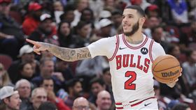 ▲「球哥」鮑爾（Lonzo Ball）睽違1013天在例行賽復出，同場達成生涯3000分里程碑。（圖／美聯社／達志影像）