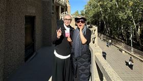 藍心湄遊敦煌巧遇一代影后楊惠姍。（圖／翻攝自藍心湄臉書）