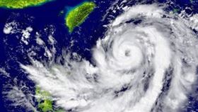 每逢颱風就頭暈、肩頸酸痛？快檢查你是否氣象病上身　這些中醫妙招必學！（圖／姊妹淘）