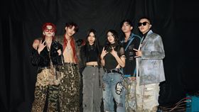 男團U:NUS、師妹KAXA（圖／滾石唱片提供）