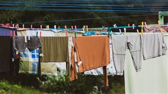 衣服曬不乾有霉味？達人揭「3招」超快乾
