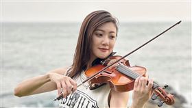 林逸欣推出經典動漫主題曲串燒。（圖／鑫羽工作室提供）