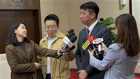 陳毓仁：大進滿88號洪姓船長近期可望獲釋澎湖縣議長陳毓仁（右2）等人在中國北京與國台辦主任宋濤會面後，陳毓仁向媒體表示，爭取被扣「大進滿88號」漁船及洪姓船長早日獲釋，獲善意回應，人船可望近期釋放返澎。（澎湖縣議會提供）中央社  113年10月24日