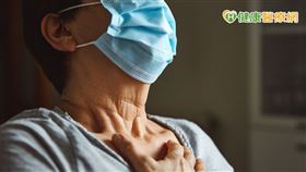 在國內是常見的慢性呼吸道疾病，包括塵蟎、花粉等過敏原，以及胃食道逆流、慢性鼻竇炎、肥胖等共病症，都會埋下誘發氣喘的危險因子。