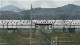 北韓透過擴音器向韓國播放各種噪音，包括動物的叫聲。（圖／達志／美聯社）