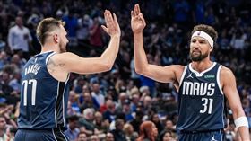 ▲「K湯」湯普森（Klay Thompson）轉戰獨行俠首戰飆進6顆三分球。（圖／翻攝自獨行俠推特）