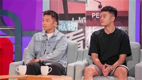 李洋(左)與王齊麟分享賽事。（圖／tvbs提供）