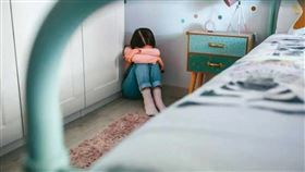 一名女網友PO文揭露童年被侵犯。示意圖。（東方IC）