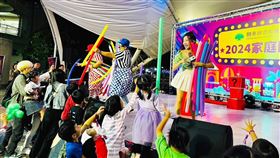 國泰醫院包場兒童新樂園，舉辦家庭日活動，員工與眷屬在現場同樂。（圖／國泰醫院提供）