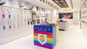 驕傲月期間，犀牛盾臺北西門直營門市應景打造「驕傲主題門市」。（圖／品牌業者提供）