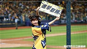 ▲中職35年中信兄弟拿下總冠軍，PS女孩峮峮現身。（圖／記者劉彥池攝影）