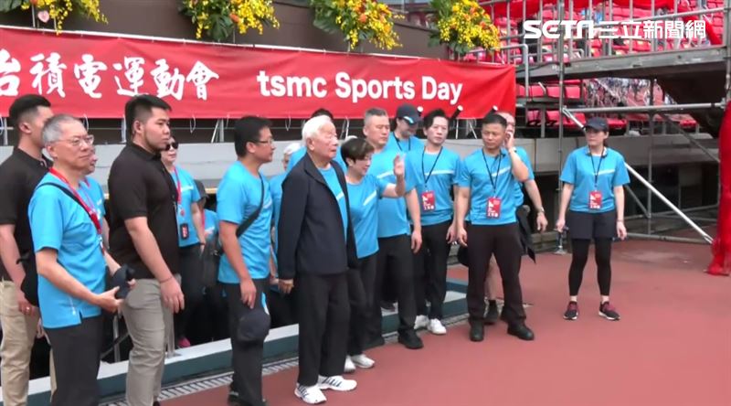 台積運動會座位1疊鈔票沒人撿！全場羨炸