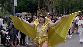 ▲同志大遊行，彩虹旗