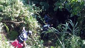 嘉義縣一名陳姓阿嬤2年前得知媳婦懷孕產下一名嬰兒，但卻遲遲未見到孫子蹤影，警方獲報調查發現，男嬰出生後「全身發黑」死亡，陳男與莊姓妻子把嬰兒丟至後山掩埋，嘉義地檢署依遺棄屍體罪偵結起訴。法院審理後，依共同遺棄屍體罪，分別判處陳、莊有期徒刑6月，得易科罰金。