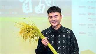 許富凱不藏了　爆媽媽幫做這事37年全驚呆