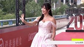 可凡走紅毯。（圖／翻攝走鐘獎Youtube）