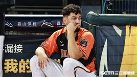 ▲中職35年台灣大賽，中信兄弟封王，統一獅先發投手勝騎士賽後落淚。（圖／記者劉彥池攝影）