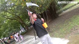 民眾黨立委黃國昌盛妝出席民眾黨新北市黨部「北大哈囉WIN」萬聖節親子活動。