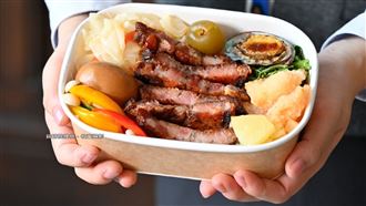 台鐵限量「鮑魚便當」　還沒開賣就排隊