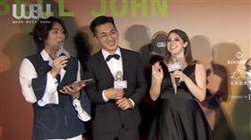 第6屆走鐘獎紅毯主持出大包。（圖／翻攝自直播走鐘獎頒獎典禮 Walk Bell John Awards YouTube）