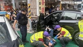 桃園莊男開車時癲癇發作撞進中壢客運總站。（圖／翻攝畫面）