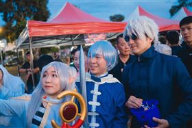 蔣萬安打扮成動漫《咒術迴戰》中的角色「五條悟」。（圖／翻攝自蔣萬安臉書）