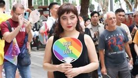 何超儀第一次參加台灣同志遊行。（圖／林士傑攝）