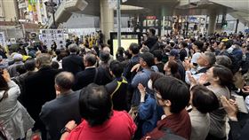 日本眾院大選自民黨大咖選情告急 支持者力挺第50屆日本眾議院大選27日投開票，26日在八王子市車站前，「東京24區」候選人、前經濟產業大臣萩生田光一的造勢活動吸引許多支持者前來。對於萩生田未獲執政黨自民黨提名，部分支持者很生氣，但有支持者認為如果萩生田能憑一己之力當選，代表受到肯定。中央社記者楊明珠東京攝  113年10月27日