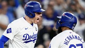 T.赫南德茲（Teoscar Hernández）與弗里曼（Freedie Freeman）上演「背靠背」開轟，幫助道奇隊單局灌3分，擴大領先優勢。（圖／翻攝自道奇隊官方X）