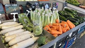 ▲颱風天過後民眾採買 果菜市場 傳統市場 買菜 吳興市場 吳興街商圈 菜市場蔬菜（圖／記者簡浩正攝影）