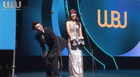 走鐘獎2024孫生、金針菇頒獎（圖／翻攝自
走鐘獎頒獎典禮 Walk Bell John Awards YT）