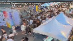 同志大遊行傳出有人噴辣椒水，不過警方調閱監視器沒有發現異狀。（圖／翻攝畫面）
