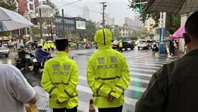 上海巨鹿路周邊出現大量警力 管制萬聖節活動萬聖節將至，上海巨鹿路與鄰近的富民路、長樂路都出現大量的警察，管制相關萬聖節活動。中央社記者吳柏緯上海攝 113年10月27日