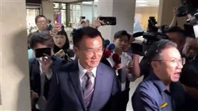 台北地檢署偵辦進口雞蛋弊案，時任農業部長的陳吉仲、中央畜產會董事長林聰賢等人因涉嫌圖利廠商，遭國民黨立委告發，北檢今天（28日）上午將以被告身分傳喚陳吉仲、林聰賢等人到案說明。