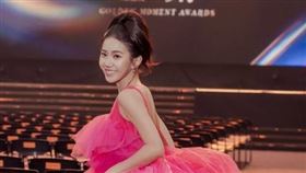 家寧昨日穿著桃紅色禮服現身金刻獎。（圖／翻攝自IG）